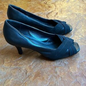 Alex Marie Black Leather Minimalist Peep Toe Elegant Comfortable Heels Sz 8.5 M